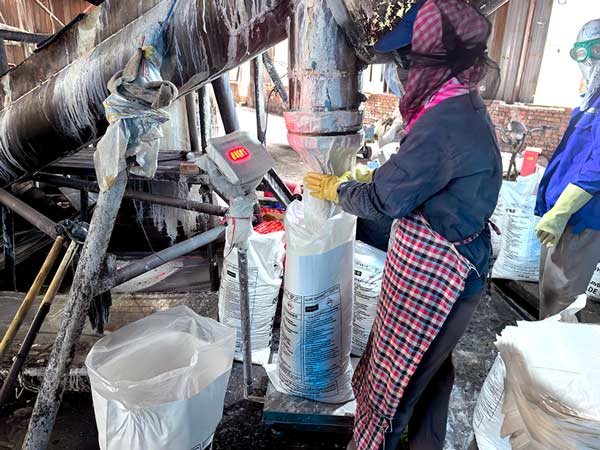 Sealed 25kg export bags printed with caustic soda micropearls product labeling