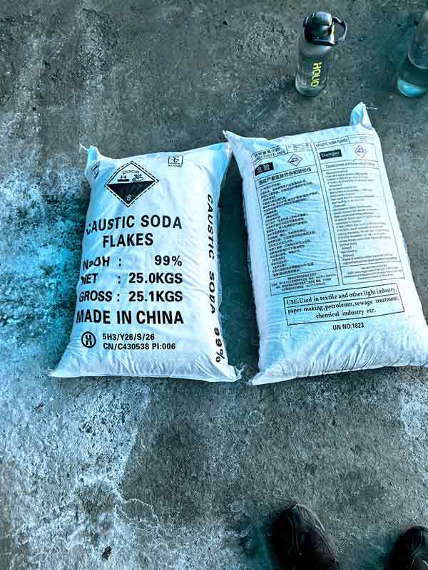 Moisture proof chemical packaging containing high grade caustic soda flakes
