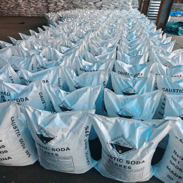 Bags of 25kg sodium caustic soda 99% for soap making and water treatment
