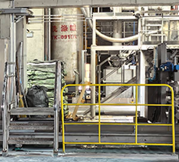 Pneumatic pipeline transport gallery feeding pure alkali slurry across processing bays in a 25kg caustic soda plant