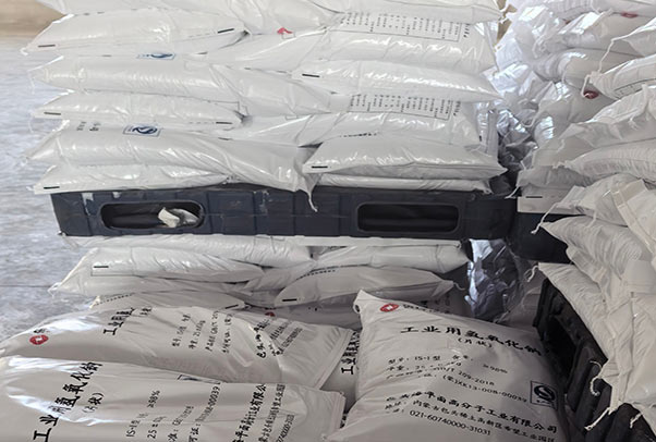 Spiral interlocking hugging stack pattern holding 25kg caustic soda bags securely positioned on wooden skid base