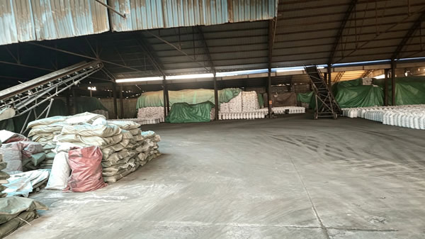 Optoelectronic positioning automatic bag sewing and embossing machine sealing caustic soda chemical bags