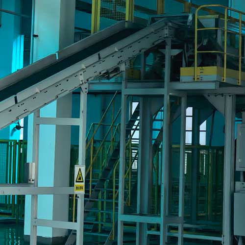 Clean chemical production environment with an incline belt conveyor and green epoxy flooring