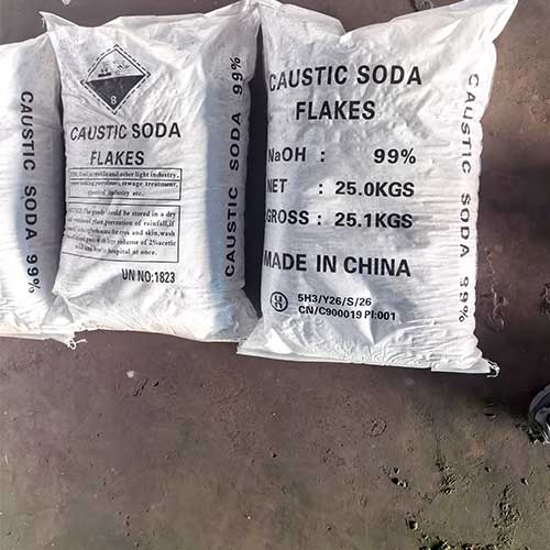 Standard 25kg packaging of 25 sodium hydroxide flakes with official UN 1823 dangerous goods labeling.