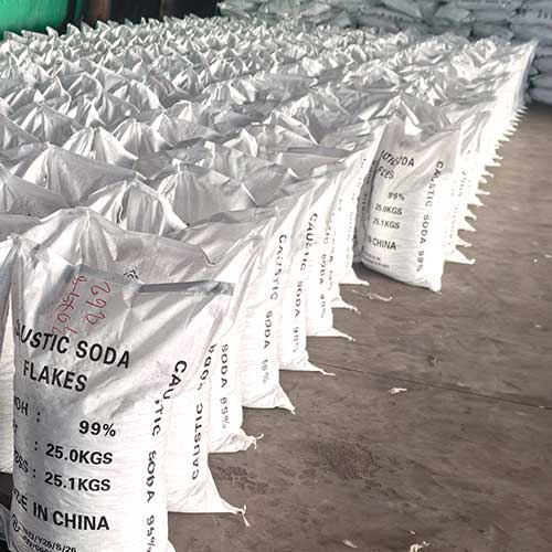 High-purity Na hydroxide (caustic soda flakes) packaged in heavy-duty 25kg multi-wall bags.