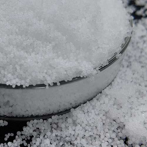 Membrane cell electrolyzed caustic soda prills demonstrating superior free-flowing structure from direct caustic soda prills manufacturers.