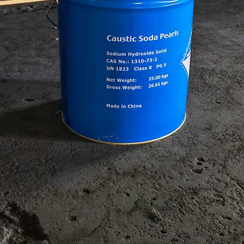 UN 1823 Class 8 hazard warning labels on a blue steel drum containing high-purity soda with beads.