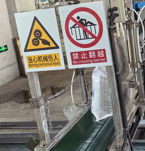 automated conveyor line sealing 25kg bags for bulk shipments under caustic price per ton contract