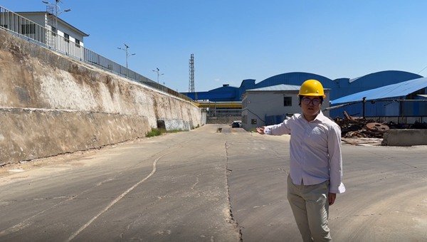 Corporate site verification visit demonstrating real factory strength for large volume caustic soda 98 buyers.