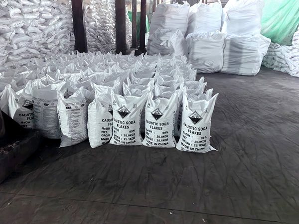 Clean warehouse floor lined with 25kg export bags ready for international buyers looking to buy caustic.